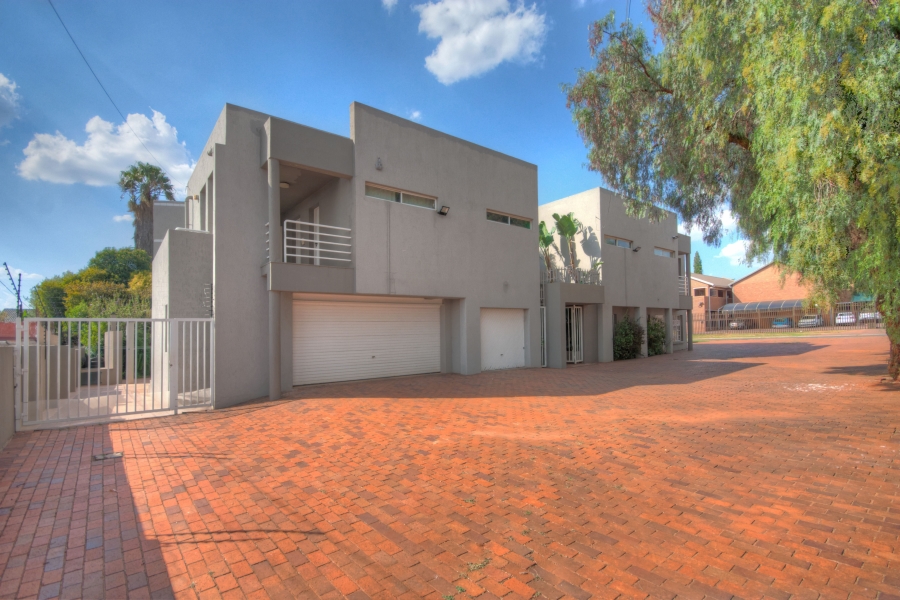 7 Bedroom Property for Sale in Lenasia South Gauteng