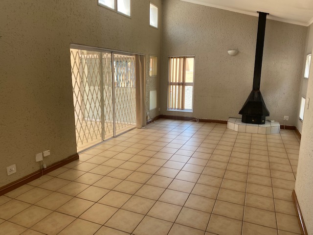 To Let 3 Bedroom Property for Rent in Buccleuch Gauteng