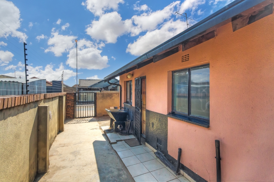 2 Bedroom Property for Sale in Protea Glen Gauteng