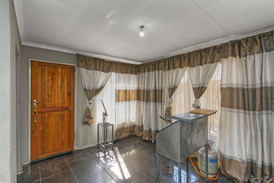 2 Bedroom Property for Sale in Protea Glen Gauteng