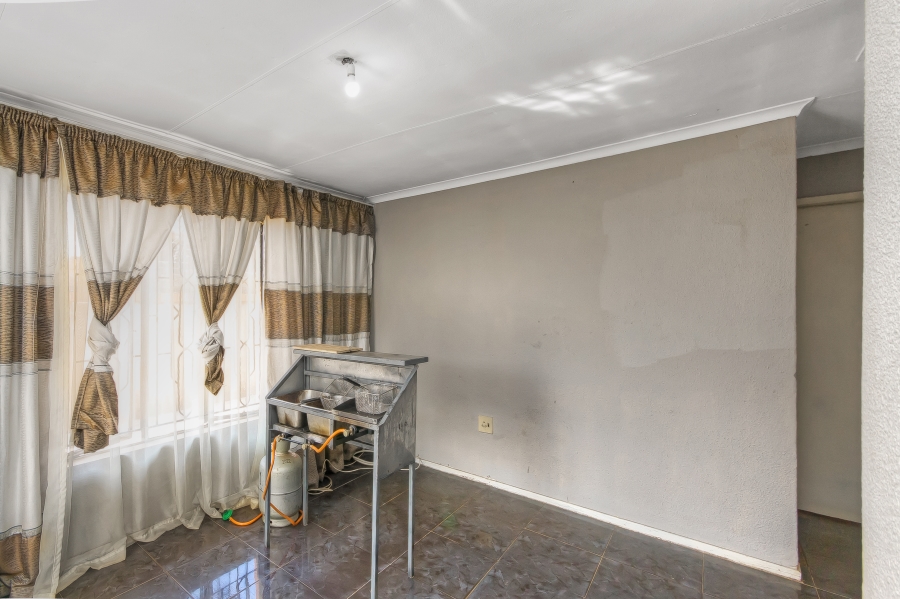 2 Bedroom Property for Sale in Protea Glen Gauteng