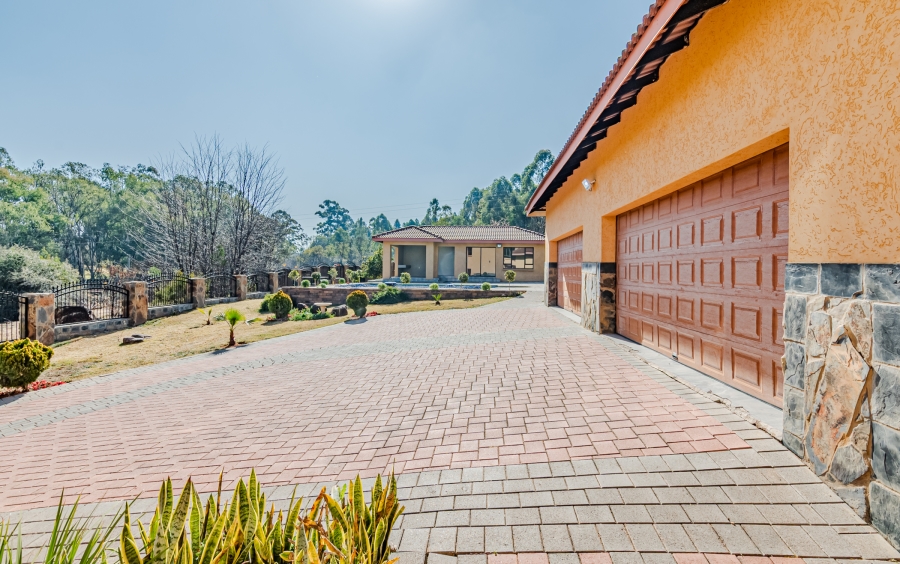 To Let 4 Bedroom Property for Rent in Zwavelpoort Gauteng