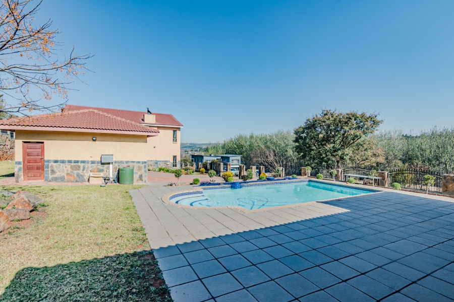 To Let 4 Bedroom Property for Rent in Zwavelpoort Gauteng