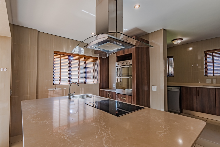 To Let 4 Bedroom Property for Rent in Zwavelpoort Gauteng