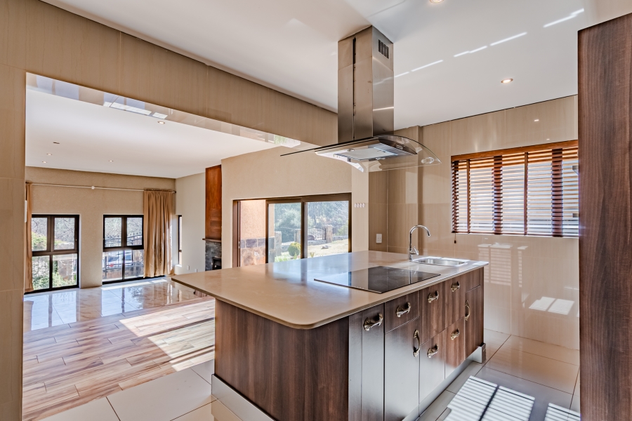 To Let 4 Bedroom Property for Rent in Zwavelpoort Gauteng