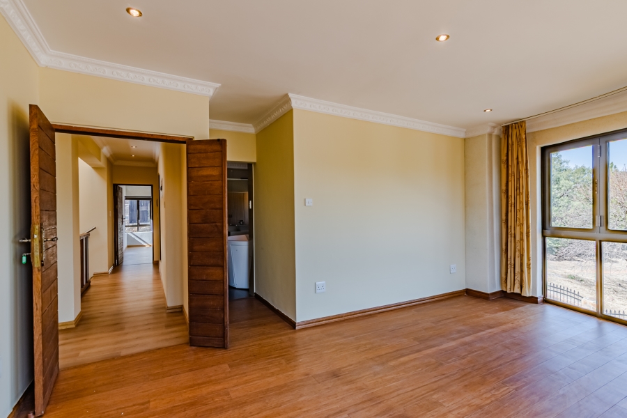 To Let 4 Bedroom Property for Rent in Zwavelpoort Gauteng