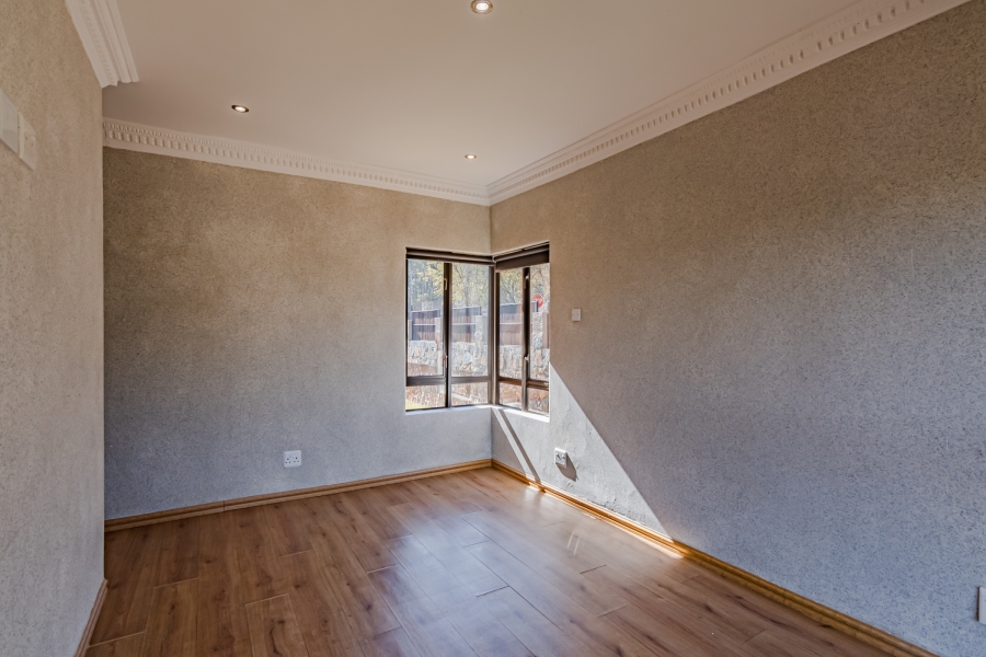 To Let 4 Bedroom Property for Rent in Zwavelpoort Gauteng