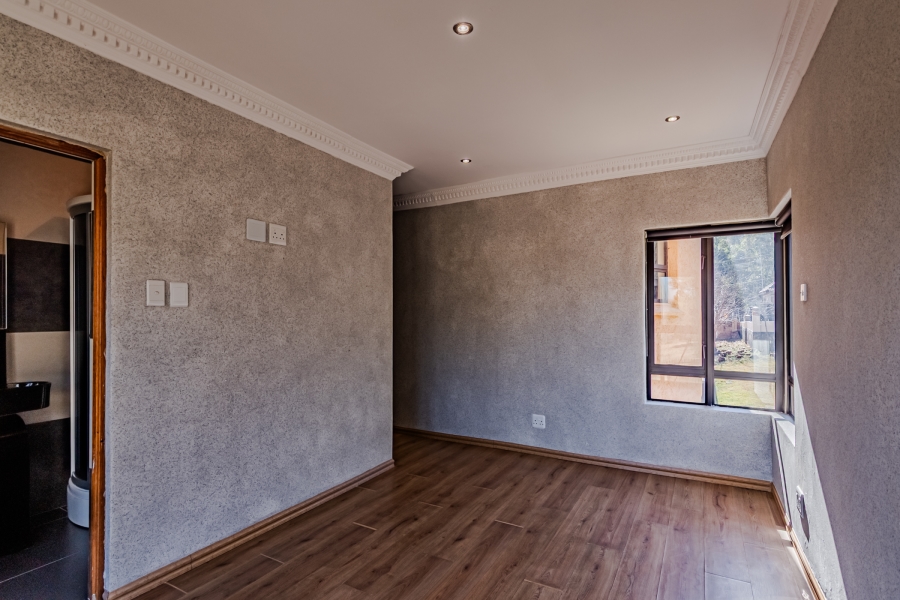 To Let 4 Bedroom Property for Rent in Zwavelpoort Gauteng