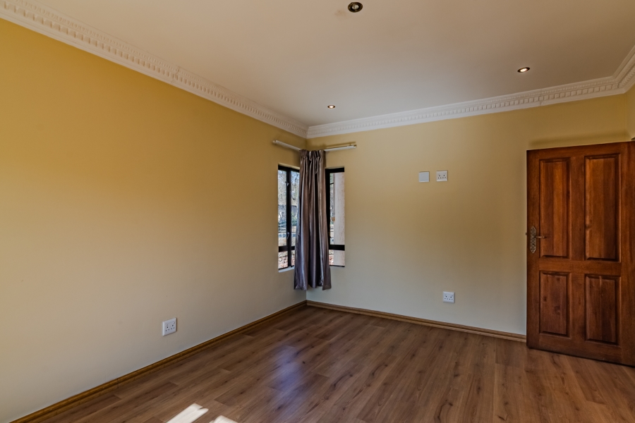 To Let 4 Bedroom Property for Rent in Zwavelpoort Gauteng