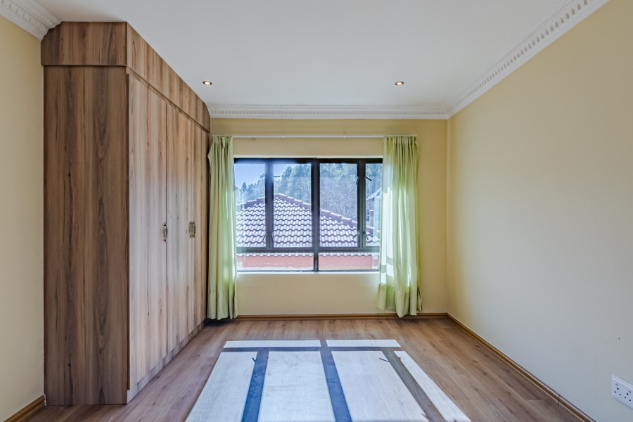 To Let 4 Bedroom Property for Rent in Zwavelpoort Gauteng