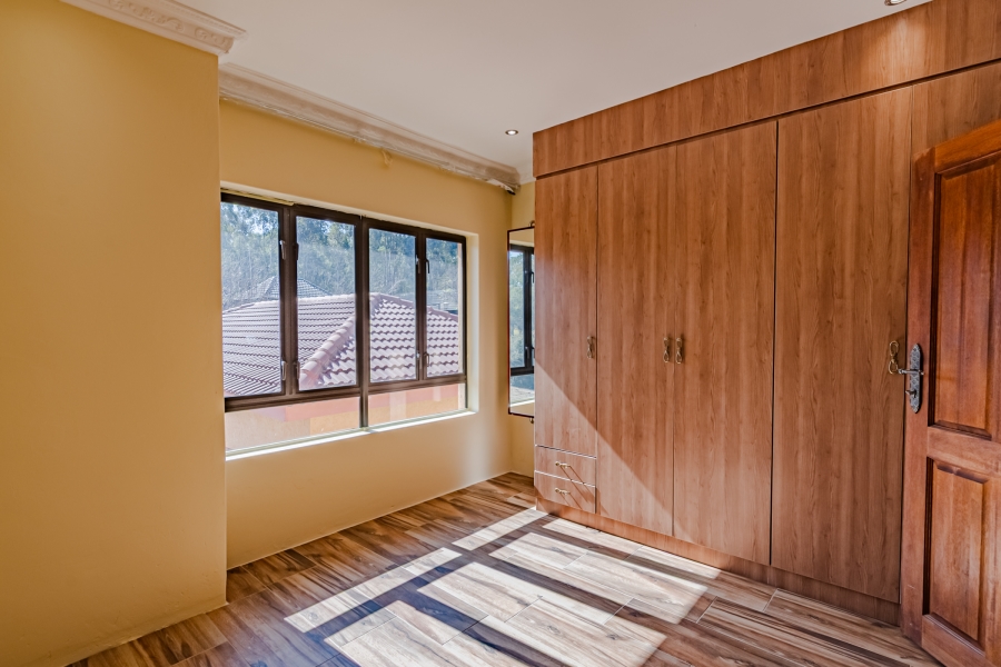 To Let 4 Bedroom Property for Rent in Zwavelpoort Gauteng
