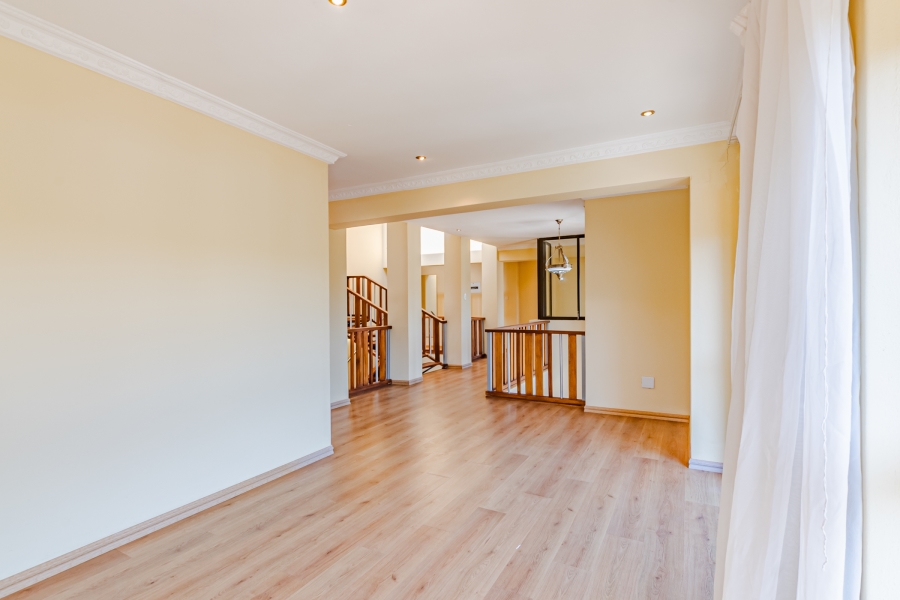 To Let 4 Bedroom Property for Rent in Zwavelpoort Gauteng
