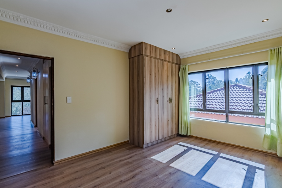 To Let 4 Bedroom Property for Rent in Zwavelpoort Gauteng