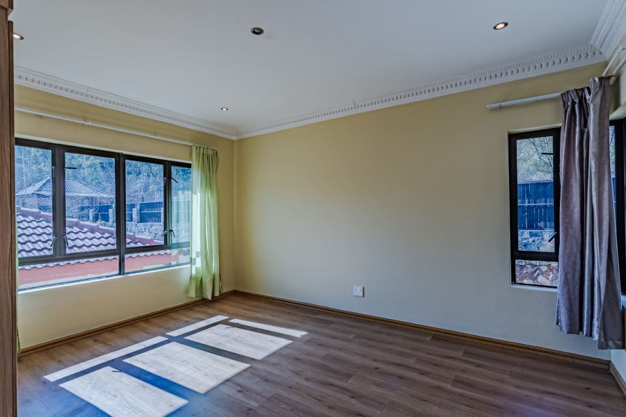To Let 4 Bedroom Property for Rent in Zwavelpoort Gauteng