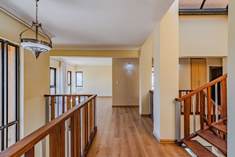 To Let 4 Bedroom Property for Rent in Zwavelpoort Gauteng