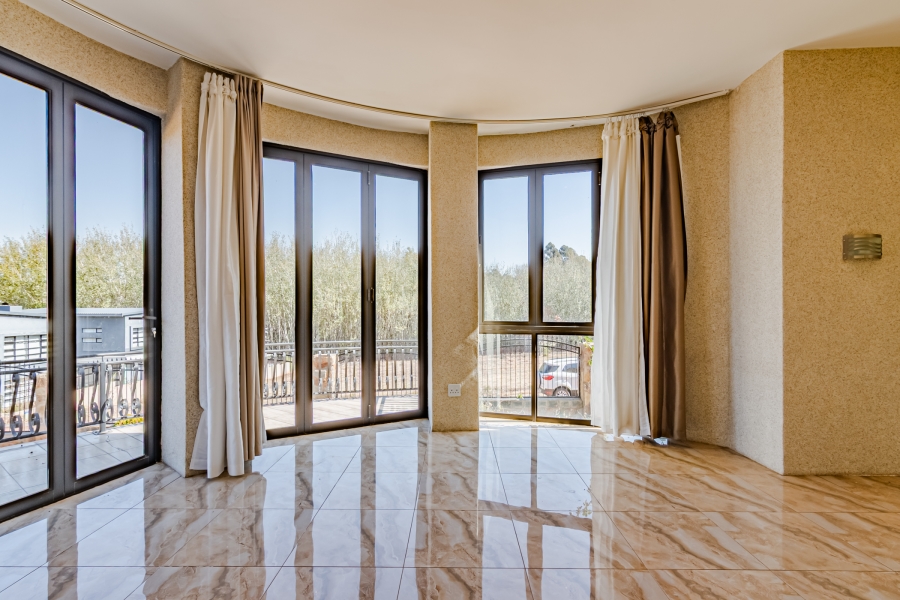 To Let 4 Bedroom Property for Rent in Zwavelpoort Gauteng