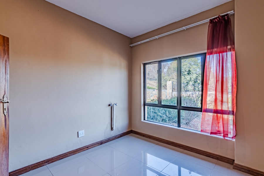 To Let 4 Bedroom Property for Rent in Zwavelpoort Gauteng