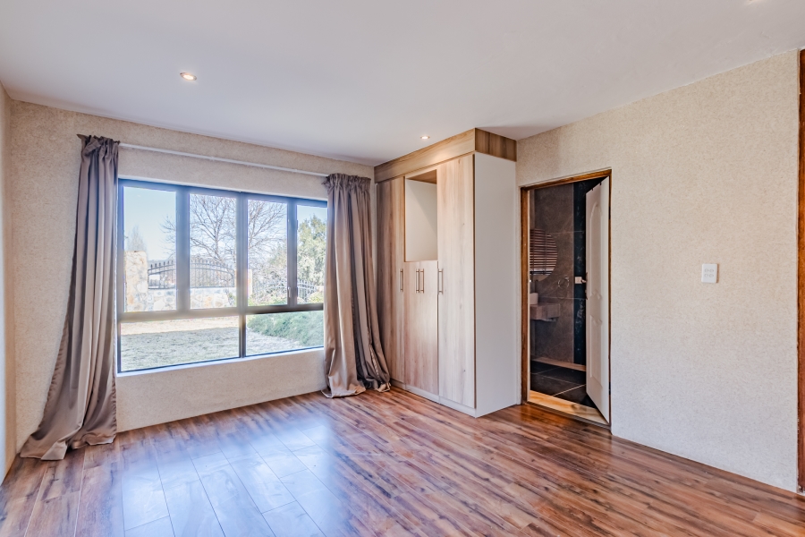 To Let 4 Bedroom Property for Rent in Zwavelpoort Gauteng