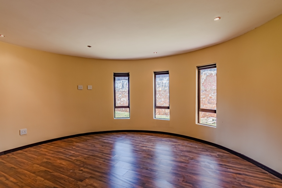 To Let 4 Bedroom Property for Rent in Zwavelpoort Gauteng