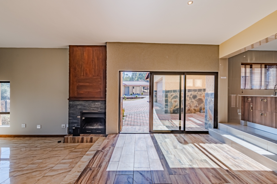 To Let 4 Bedroom Property for Rent in Zwavelpoort Gauteng