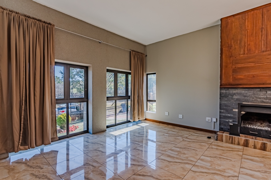 To Let 4 Bedroom Property for Rent in Zwavelpoort Gauteng