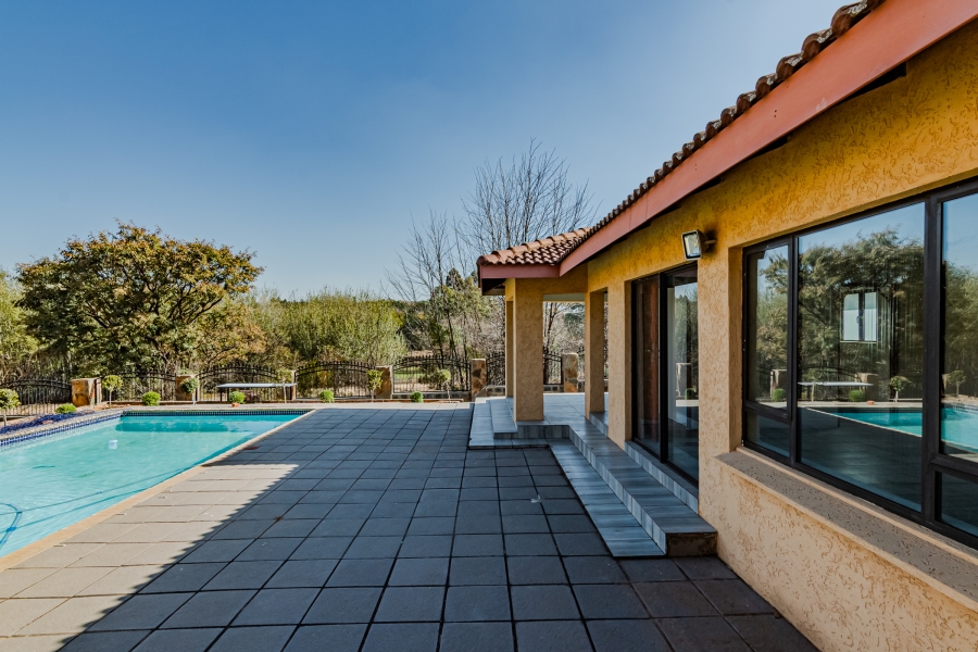 To Let 4 Bedroom Property for Rent in Zwavelpoort Gauteng