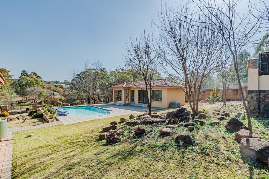 To Let 4 Bedroom Property for Rent in Zwavelpoort Gauteng