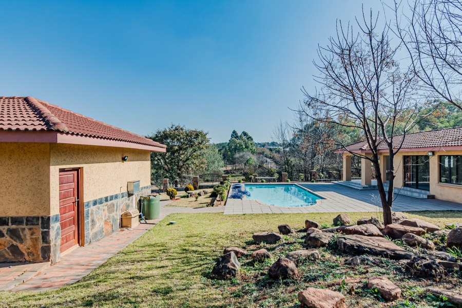 To Let 4 Bedroom Property for Rent in Zwavelpoort Gauteng
