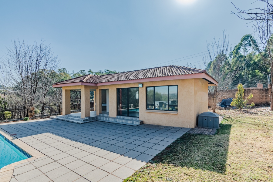 To Let 4 Bedroom Property for Rent in Zwavelpoort Gauteng