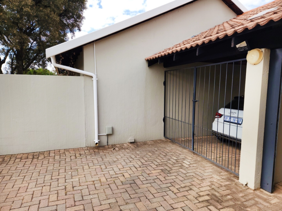 2 Bedroom Property for Sale in Sundowner Gauteng