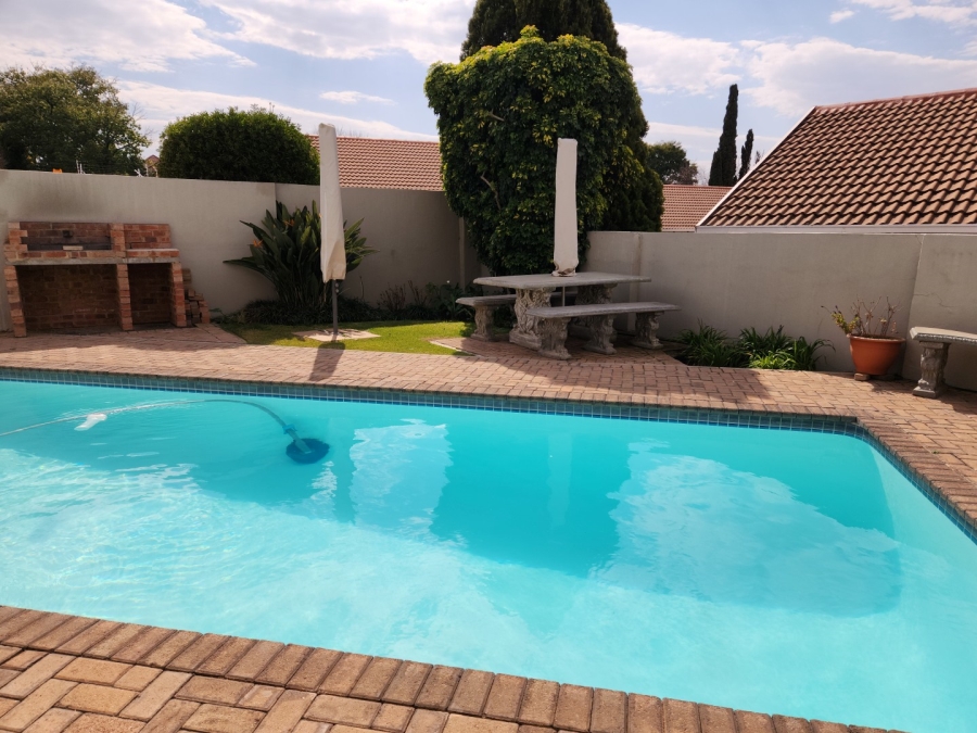 2 Bedroom Property for Sale in Sundowner Gauteng
