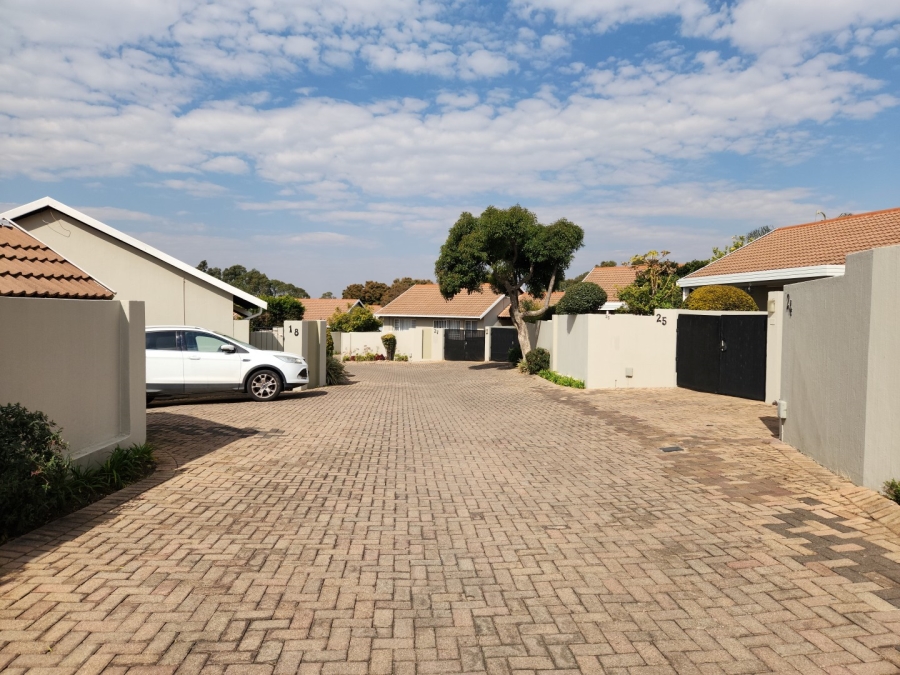2 Bedroom Property for Sale in Sundowner Gauteng