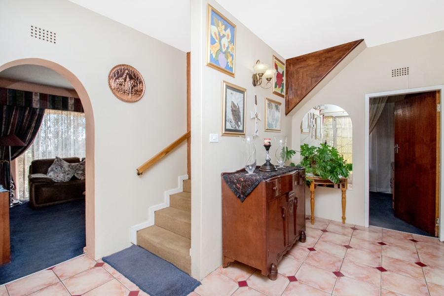 6 Bedroom Property for Sale in Helderkruin Gauteng