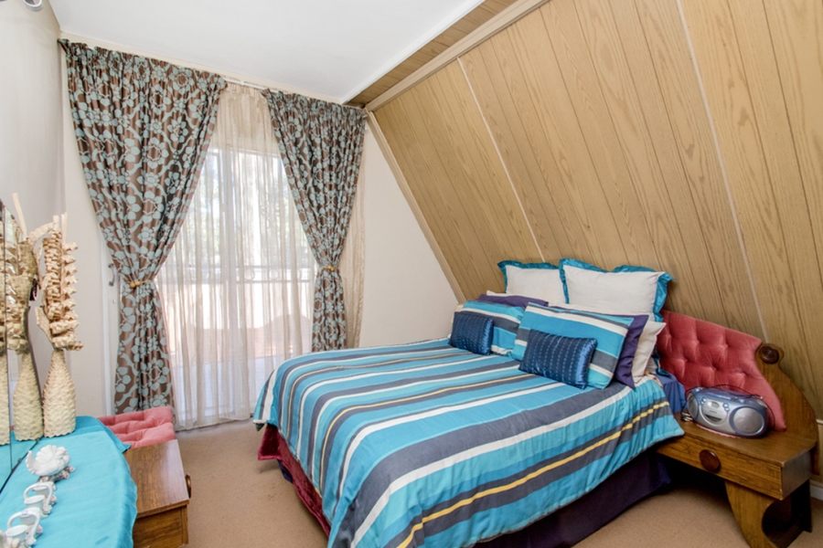6 Bedroom Property for Sale in Helderkruin Gauteng