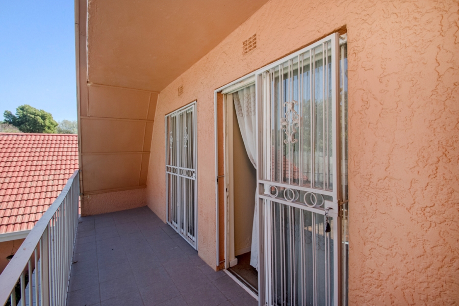 6 Bedroom Property for Sale in Helderkruin Gauteng