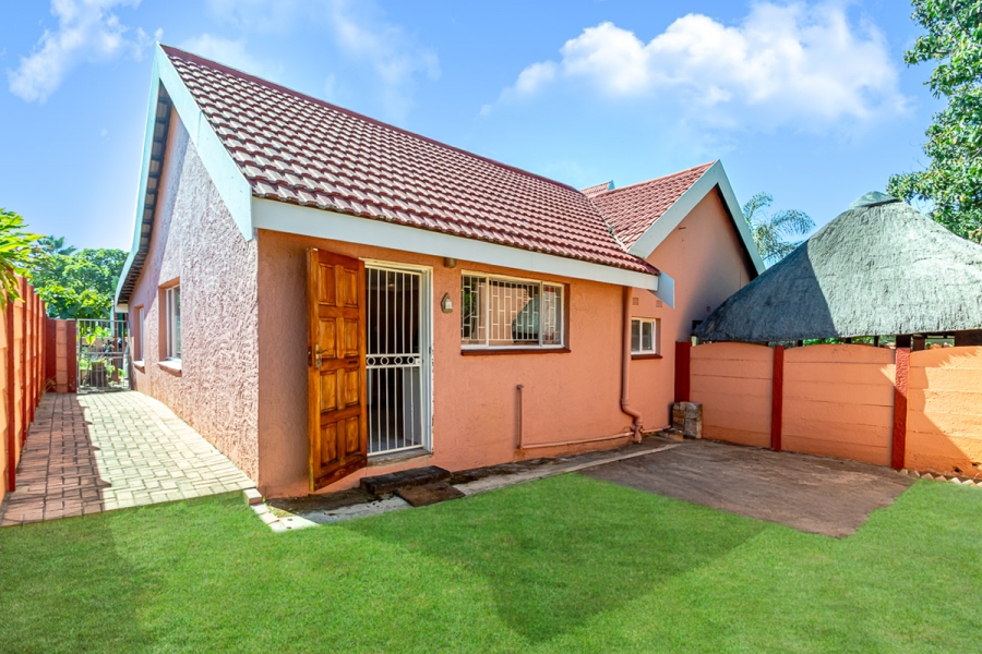 6 Bedroom Property for Sale in Helderkruin Gauteng