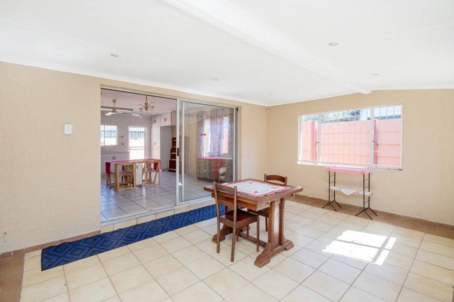 6 Bedroom Property for Sale in Helderkruin Gauteng