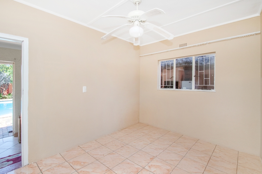 6 Bedroom Property for Sale in Helderkruin Gauteng