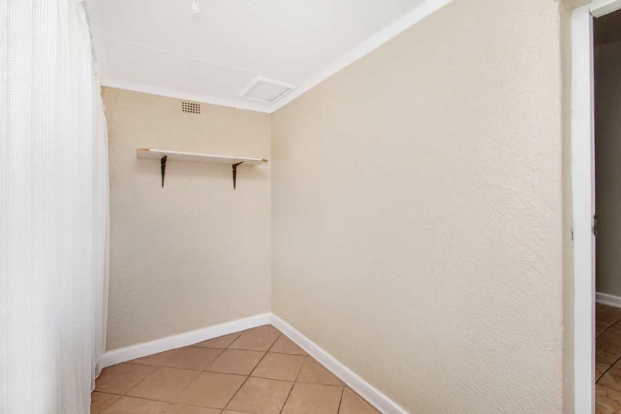 6 Bedroom Property for Sale in Helderkruin Gauteng