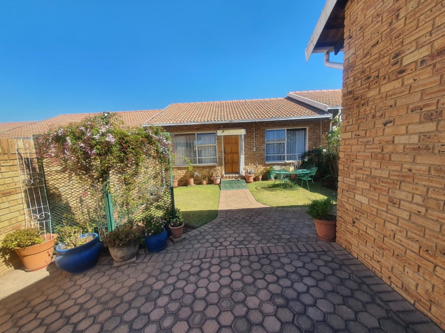 2 Bedroom Property for Sale in Krugersdorp North Gauteng