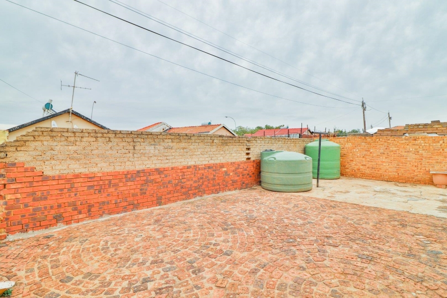 4 Bedroom Property for Sale in Lenasia South Gauteng
