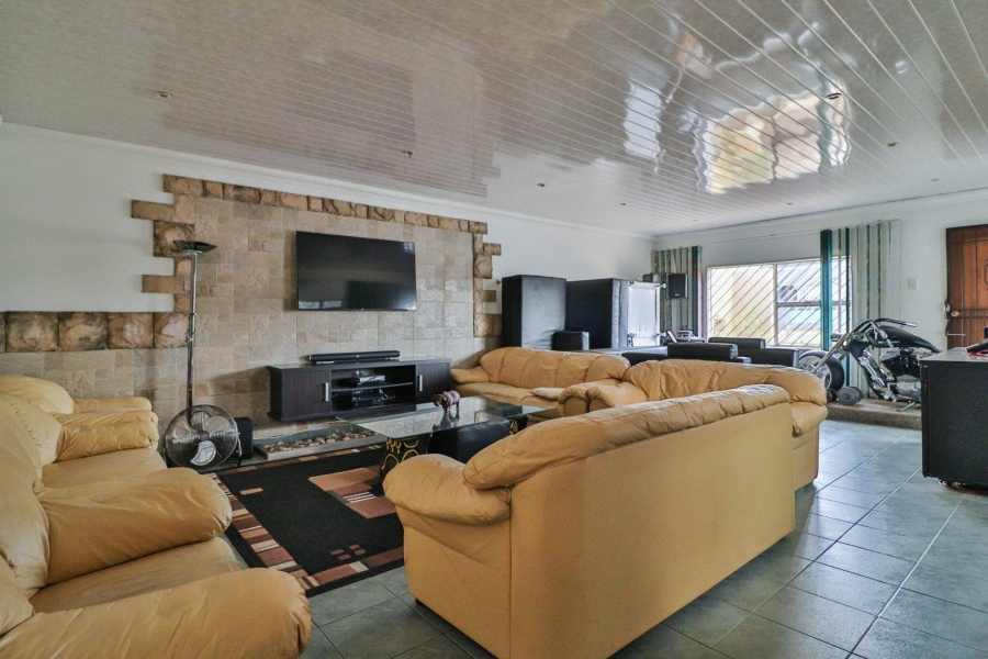 4 Bedroom Property for Sale in Lenasia South Gauteng
