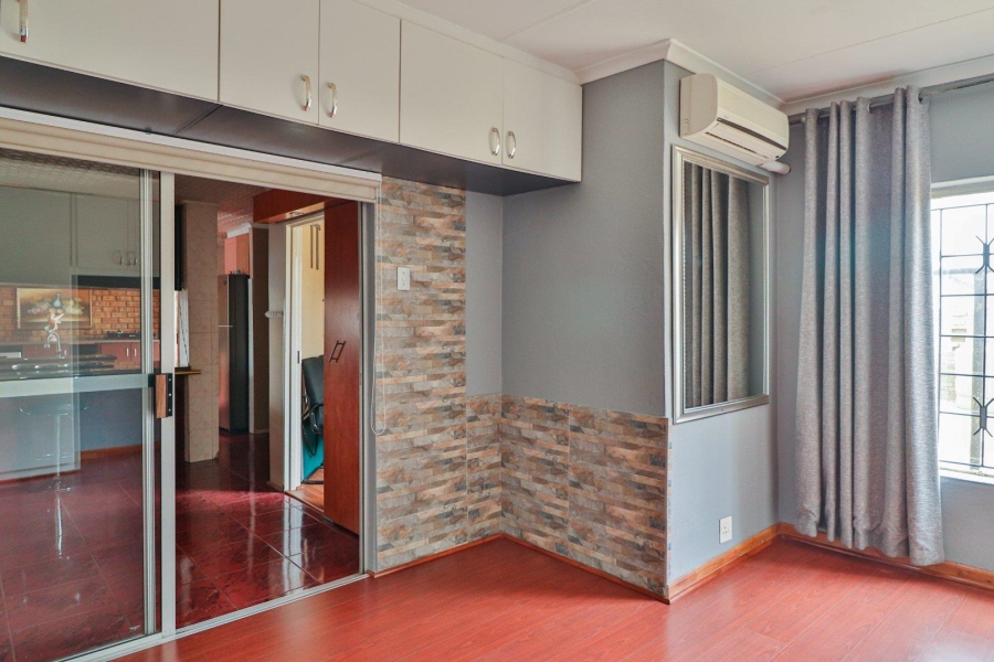 4 Bedroom Property for Sale in Lenasia South Gauteng