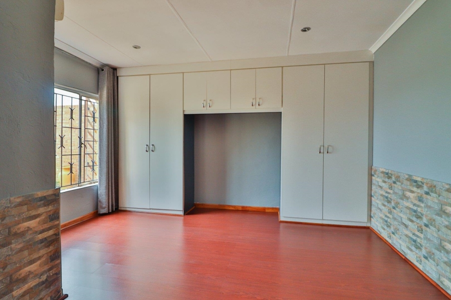 4 Bedroom Property for Sale in Lenasia South Gauteng