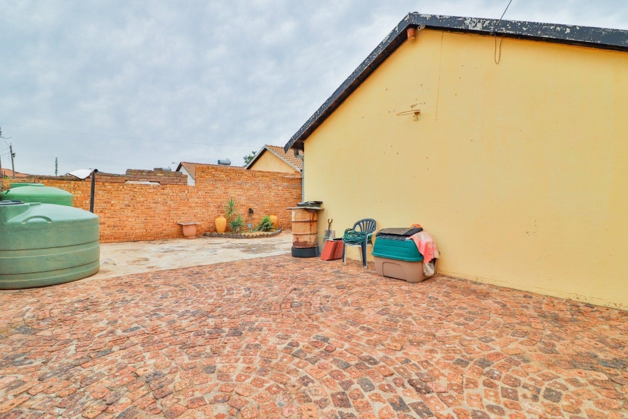 4 Bedroom Property for Sale in Lenasia South Gauteng