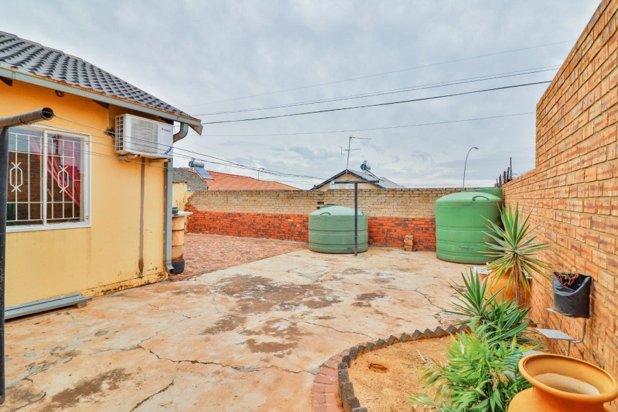 4 Bedroom Property for Sale in Lenasia South Gauteng