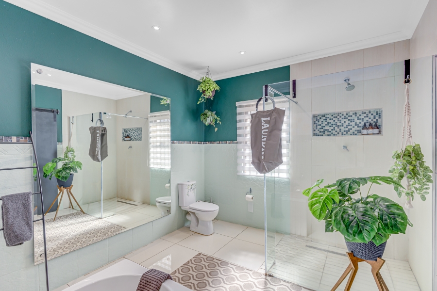 9 Bedroom Property for Sale in Crowthorne AH Gauteng
