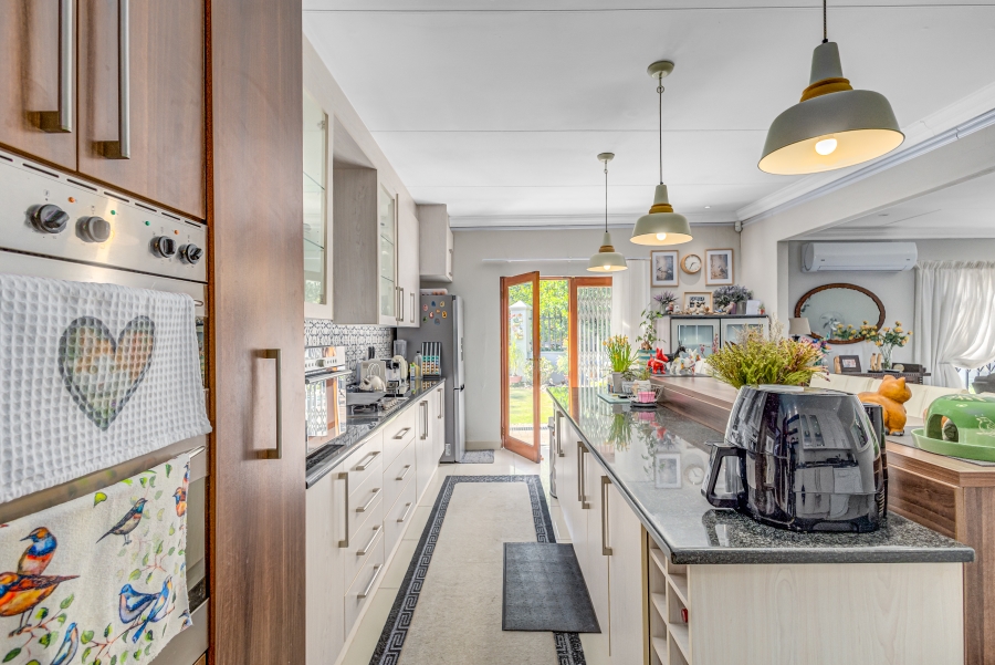9 Bedroom Property for Sale in Crowthorne AH Gauteng