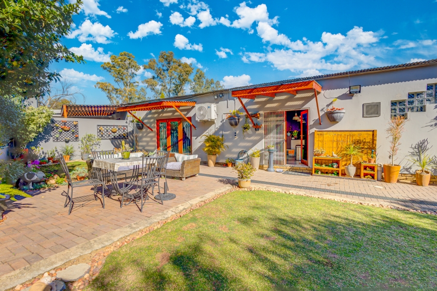 9 Bedroom Property for Sale in Crowthorne AH Gauteng