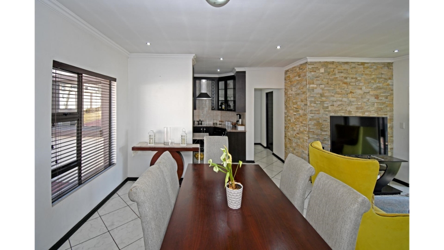 3 Bedroom Property for Sale in Thatchfield Hills Gauteng
